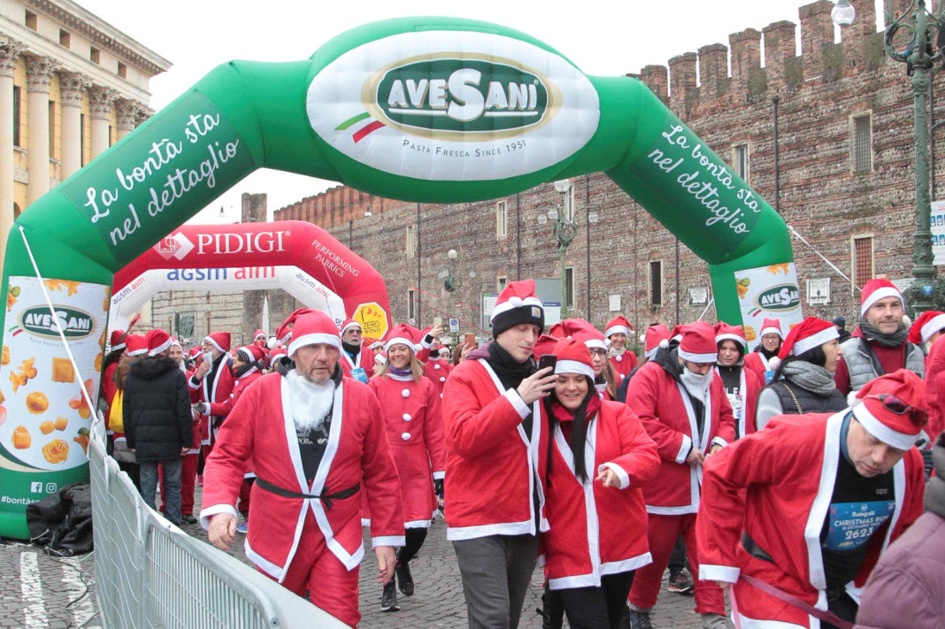 Aria di Natale, di festa e tradizioni, un clima magico da vivere in gruppo grazie alla AGSM AIM Verona Christmas Run